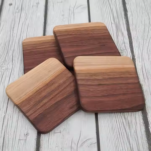Posavasos de madera de nogal hecho a mano elegante, posavasos elegantes duraderos y únicos para decoración del hogar de Crescent Crafts - Product Image 1