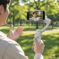 L7C Pro Plus Tragbarer Smartphone-Gimbal-Stabilisator Handgehaltener Kamera-Gimbal Einstellbarer Smartphone-Stabilisator für Reise-Vlogs