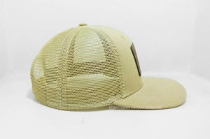 Ropa de diario clásica y elegante para adultos, gorra de camionero de malla amarilla estructurada con logotipo de parche de cuero ajustable, hecha en proveedor de Vietnam - Product Image 4