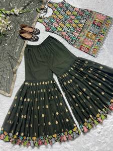 Ensemble Sharara Gharara Kurti brodé indien dernier cri, tissu en géorgette, magnifique tenue de soirée de designer pakistanais, 3 pièces, PinkCityBlocks - Product Image 3