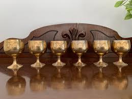 Gobelets à vin décoratifs élégants en laiton plaqué argent Gobelets à vin en métal avec un design complexe - Product Image 4