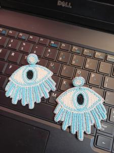 ต่างหู Jhumka ประดับลูกปัดแบบดั้งเดิมเครื่องประดับสไตล์อินเดียสำหรับงานแต่งงานและงานเฉลิมฉลองมีจำหน่ายในราคาที่ดีที่สุด - Product Image 2