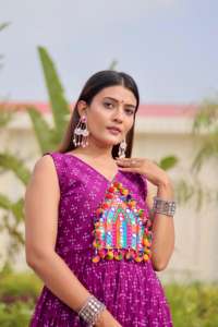 2024 été nouvelle mode filles longue grande taille col en v Georgette Bandhani imprimer mariage plage formel parole longueur vêtements tissés - Product Image 6