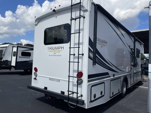 Vendeur vérifié pour moto d'occasion 2021 N-e-x-u-s Rv T-r-i-u-m-p-h S-u-p-e-r C 33TSC prête pour le voyage - Product Image 4