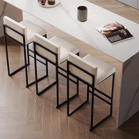 Chaises de bar modernes de hauteur comptoir, tabourets de bar avec dossier bas et pieds noirs pour îlot de cuisine, bars à domicile