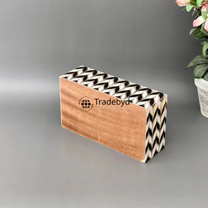 Caja de pañuelos cuadrada de madera esmaltada ecológica Tradebyd, soporte decorativo para pañuelos hecho a mano para decoración del hogar - Product Image 3