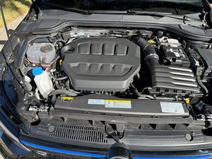 Volkswagen Golf R 2024 Gasolina, Bajo Kilometraje - Product Image 4
