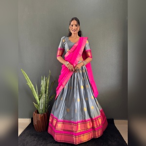 Lehenga Choli en coton Varuni non cousu ou cousu, pour mariage, fête indienne, vêtements de créateur, travail lourd, en gros - Product Image 1