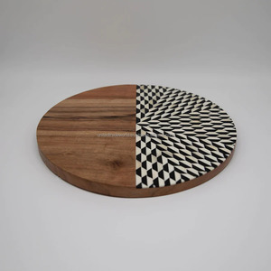 Exquisita tabla para cortar queso de madera y resina de United Trade World Experience Excelencia culinaria con corte en estilo - Product Image 2