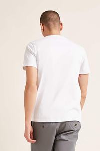 T-shirt pour homme en coton avec logo personnalisé OEM, motif tricoté, décontracté, manches courtes, blanc, avec étiquette de logo imprimée - Product Image 3