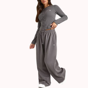 Ensemble de survêtement décontracté pour femmes, haut à manches longues en polaire doux et pantalon à taille élastique pour vêtements de sport, vente en gros - Product Image 1