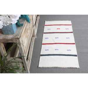 Alfombra Pequeña Kilim Vintage de 1.9x4.3 pies (58x131 cm), Alfombra Turca Blanca Ikat - Product Image 3