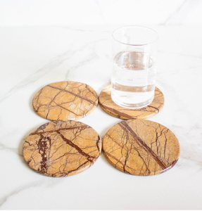 Estos posavasos de mármol geométricos mixtos en blanco y negro con detalles en tira dorada están disponibles a precios de mayoreo. - Product Image 5