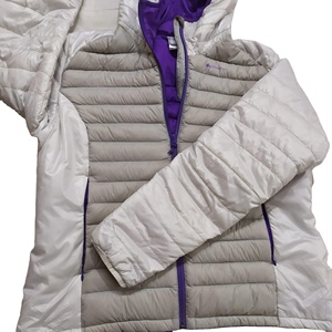 Veste matelassée d'hiver en toile légère matelassée personnalisée OEM pour hommes Vêtements d'extérieur à bulles avec support, manteau à capuche fabriqué au Pakistan - Product Image 1