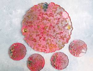 Plateau rond fait main en résine époxy rose clair avec bords festonnés Plateaux décoratifs multi-tourbillons de meilleure qualité pour cadeaux - Product Image 1