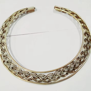 สร้อยคอแบบพันรอบลำคอเครื่องประดับทำมือที่ทำจากเงินอินเดียประดับด้วยลูกปัดไข่มุกชุบทอง - Product Image 1