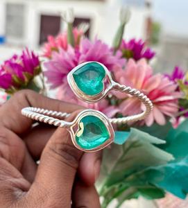 Brazalete ajustable de Plata de Ley 925 de cristal Esmeralda, joyería de cristal Esmeralda con forma de corazón de diseño único para regalo de mujer - Product Image 6