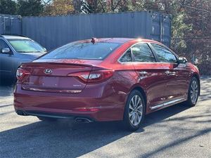 SONATA 2017 d'occasion en excellent état, boîte manuelle 6 vitesses, traction avant, moteur 2.4L 185 CV, berline 14 Sport, couleur extérieure rouge écarlate, transmission prête à l'emploi. - Product Image 5