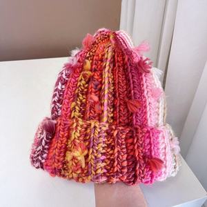 Gorro de Lana con Borlas Coloridas para Mujer, Gorro Tejido Cálido para Otoño e Invierno con Protección para las Orejas - Product Image 6