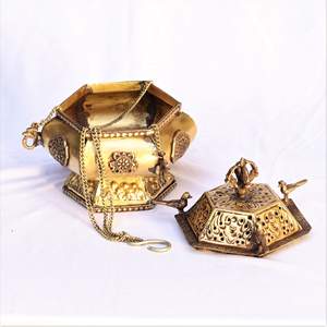 เตาเผาเครื่องหอมทองเหลือง ทนทาน สวยงาม เป็นมิตรกับสิ่งแวดล้อม พร้อมสายคล้อง สำหรับใช้ในโบสถ์ บ้าน หรือในพิธีทางศาสนาอินเดีย ขายส่ง กลิ่นมัสค์ - Product Image 3