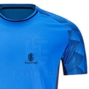 Camiseta de fútbol personalizada para adultos, uniforme transpirable de secado rápido con pantalones cortos con logotipo impreso, ropa de fútbol de gran oferta OEM - Product Image 2
