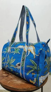 กระเป๋าผ้าฝ้ายลายเสือพิมพ์ลายอินเดียสีน้ำเงินแบบควิลท์ทรงดัฟเฟิล สะพายไหล่ สำหรับเดินทางช่วงสุดสัปดาห์ หรูหรา สปอร์ต ความจุขนาดใหญ่ ทนทาน - Product Image 3