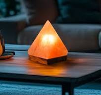 Belle lampe à sel naturelle en forme de cœur Base en bois à glissière lisse Décoration de la maison Triangle Pyramide Forme Sac de traitement raffiné - Product Image 3