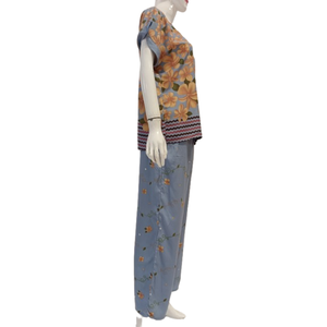 Pyjama pour femme avec pantalon long et chemise à col en V à manches courtes avec de magnifiques imprimés floraux - Product Image 3