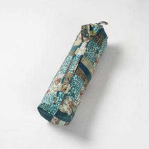 Sac de yoga en patchwork de luxe artisanal pour femmes, sac de sport en coton imprimé élégant, léger pour les voyages et la salle de sport - Product Image 3