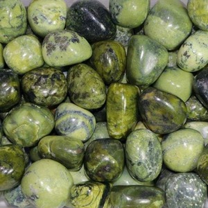 คริสตัลเซอร์เพนไทน์ธรรมชาติ ขัดเงา รูปไข่ สีเขียว สำหรับการทำสมาธิ ลดราคาพิเศษ เป็นมิตรต่อสิ่งแวดล้อม - Product Image 4