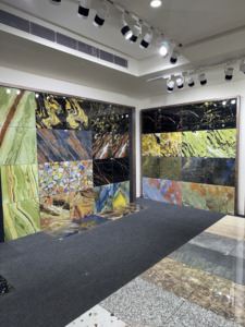 Azulejos Cuadrados de Porcelana Vitrificada Brillante de 60x60 cm, Superficie de Alto Brillo con Diseño de Laberinto en Color Cobre, Azulejo de 600x600 mm para Interiores de Oficina Moderna - Product Image 4