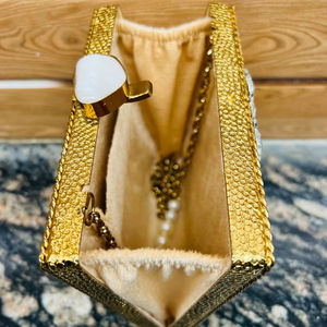Pochette en laiton de nacre pour fête et cocktail Sac à main rigide en laiton de nacre élégant pour dames - Product Image 3