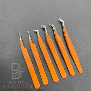 Juego de pinzas para extensión de pestañas de acero inoxidable con agarre de diamante naranja de alta calidad, hecho a mano, puntiagudo, probado a mano, venta al por mayor, privado - Product Image 1