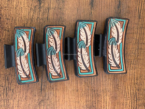 Pinzas para el pelo de cuero grabadas hechas a mano con estilo occidental para mujer - Product Image 2