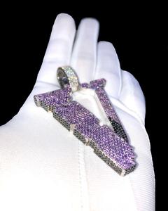 Pendentif personnalisé en forme de lettre V, argent sterling 925 plaqué or avec moissanite noire et violette, style hip-hop, design tendance, cadeau - Product Image 1