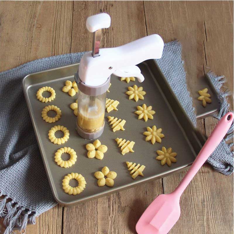 Pistolet à biscuits blanc (avec sac à biscuits + papier huile + pinceau)