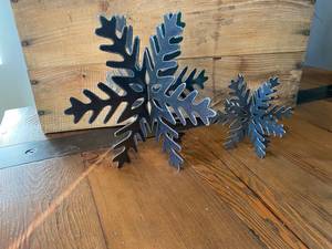 Dessus de table de flocon de neige en métal de haute qualité pour la décoration de fête de Noël à un prix raisonnable - Product Image 2