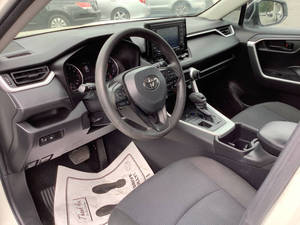 Utilisé 2022 To-yo-ta RA-V4 LE - Product Image 2