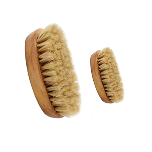 Achetez une brosse à barbe en bois de bonne qualité disponible à un prix compétitif - Product Image 4
