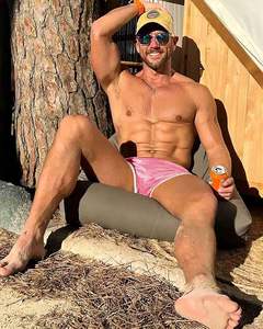 Pantalones cortos deportivos transpirables de verano 2025 para hombre, pantalones cortos de malla atléticos activos para hombre, pantalones cortos de entrenamiento de secado rápido, cintura elástica - Product Image 4