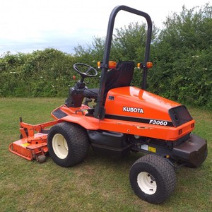 Cortacésped diésel KUBOTA F30601-F391 con plataforma frontal y descarga trasera - Product Image 4