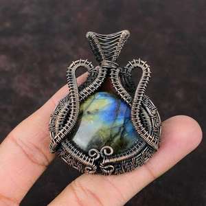 Prix de gros HARI OM CREATIONS Pendentif vintage en fil de pyramide plaqué or avec gemme labradorite et malachite, pierre de naissance, mariage - Product Image 5