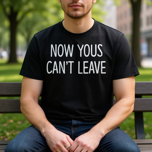 T-shirt promotionnel unisexe pour adulte en coton noir à col rond et manches courtes - Maintenant, vous ne pouvez pas partir sans l'avoir ! - Product Image 3