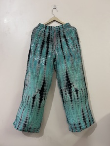 Pantalon de pyjama en soie pour femme, vêtement de nuit confortable, pantalon en soie recyclée, tie-dye, fait main - Product Image 3