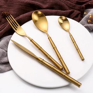 Meilleures ventes d'ustensiles de cuisine faits à la main en métal dessus de table en gros couverts d'hôtel couverts fantaisie en métal plaqué or. - Product Image 5