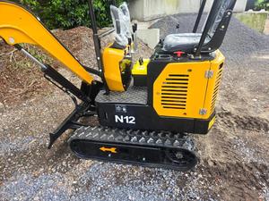 Envío Gratis N12 1.2T Excavadora Mini sobre Orugas con Pluma Deslizante |    Diésel 12 kW |   990 mm de Ancho |   Cadenas de Goma |   Accesorios Hidráulicos - Product Image 3