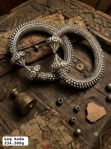 Tobillera Tradicional de Latón Oxidado para Mujer, Estilo Vintage |   Joyería Étnica Rajasthani para Bodas y Fiestas - Product Image 1