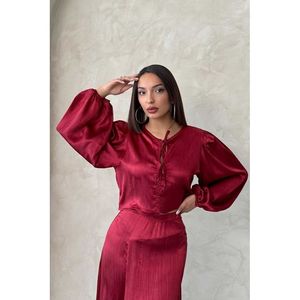 Blusa TOPSHOW Roja de Satén Arrugado con Lazo Delantero para Mujer, Elegante Top de Poliéster de Manga Larga, Ideal para Venta al Por Mayor, Tallas S-L - Product Image 3