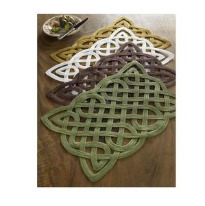 Set de table en macramé au toucher doux, parfait pour offrir une protection douce à la table tout en ajoutant un style chaleureux et accueillant aux cuisines - Product Image 1