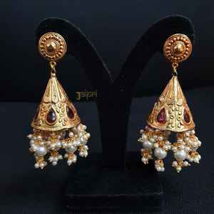 ต่างหูดีไซน์ jhumki สามเหลี่ยมด้วยหินมุกและทับทิม - Product Image 1